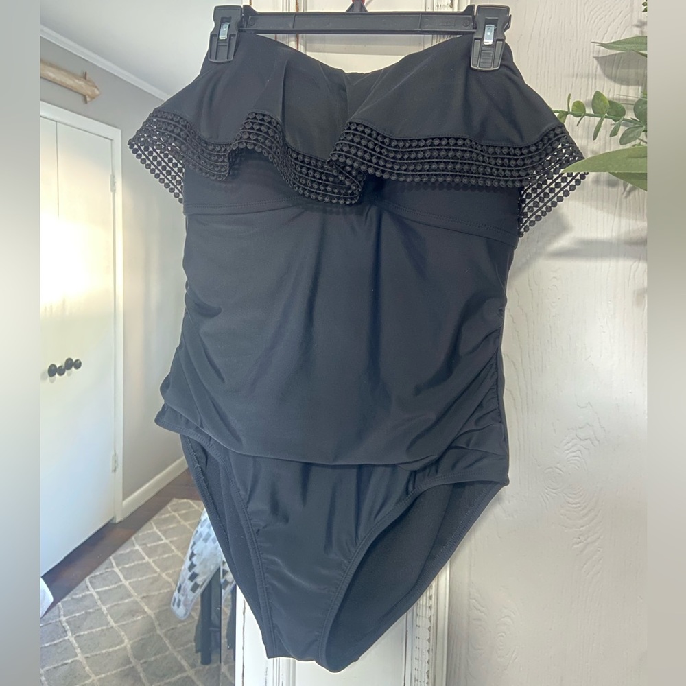 Kona Sol one piece ruffled bathing suit